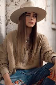Image of Alli Walker